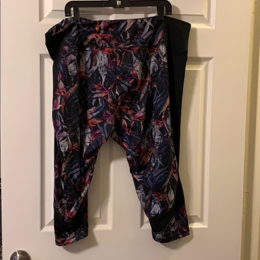 Like New Set Of Plus Size C9 Active Capri Leggings - image 3